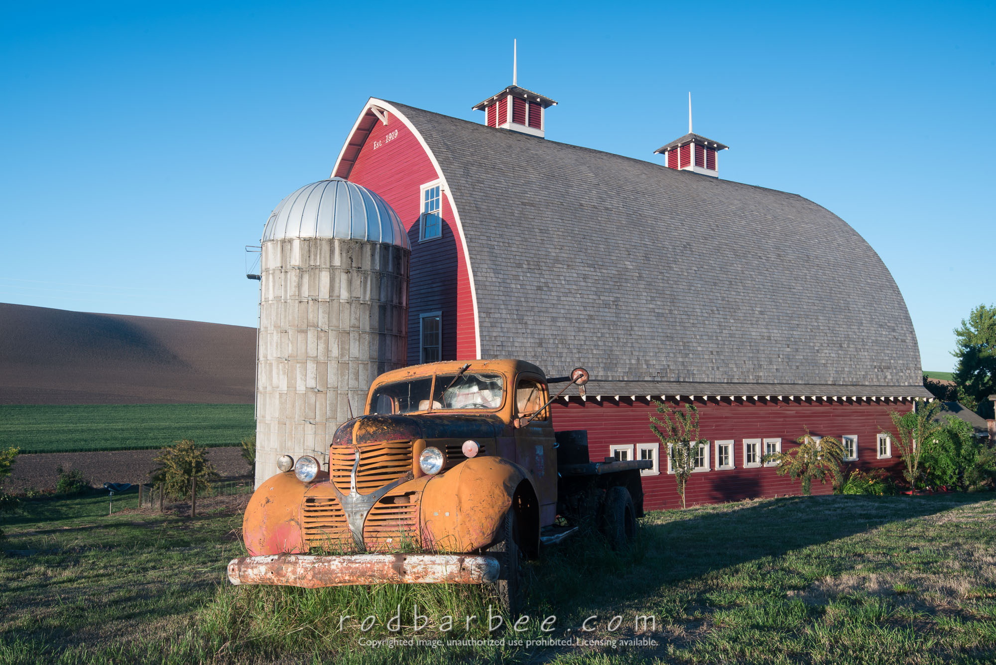 Barbee_160625_5063 |  Old truck in front of barn on Colfax-Palouse road.